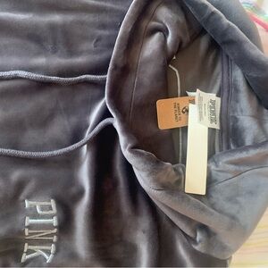 VICTORIA SECRETS PINK Gray Top/Jogger Pants